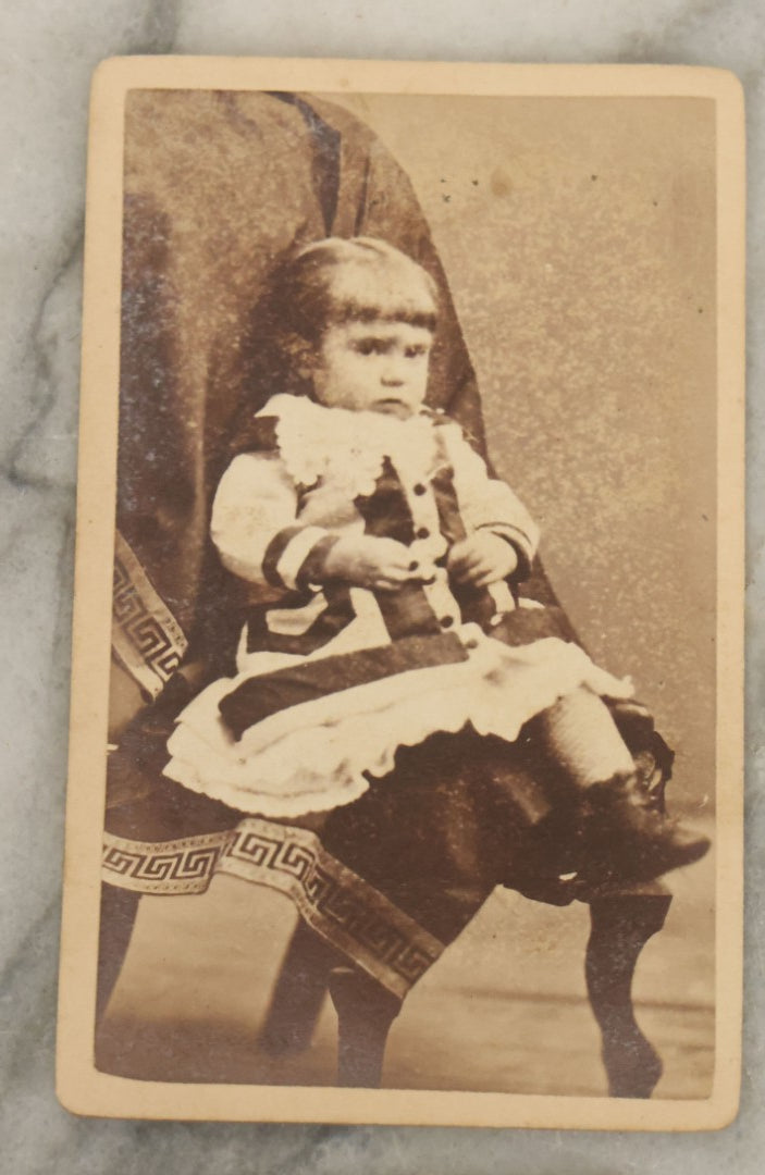 Lot 120 - Grouping Of 17 Antique Carte De Visite C.D.V. Photographs Of Men, Women And Children, Including Mother With Tiny Baby And Boy With Pink Tinted Bowtie