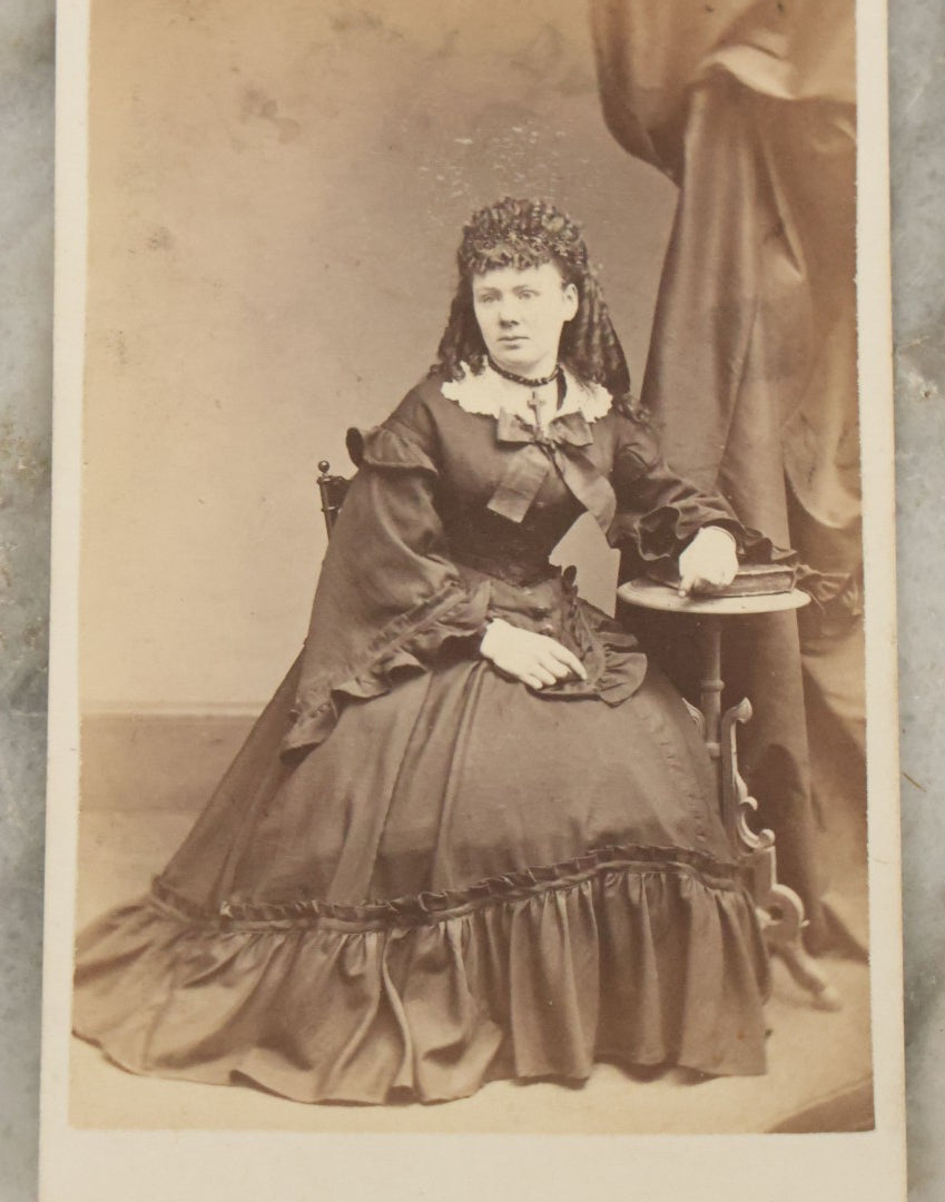 Lot 120 - Grouping Of 17 Antique Carte De Visite C.D.V. Photographs Of Men, Women And Children, Including Mother With Tiny Baby And Boy With Pink Tinted Bowtie