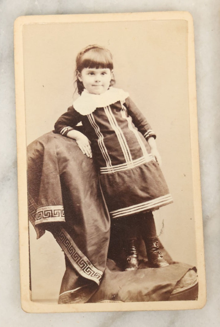 Lot 120 - Grouping Of 17 Antique Carte De Visite C.D.V. Photographs Of Men, Women And Children, Including Mother With Tiny Baby And Boy With Pink Tinted Bowtie