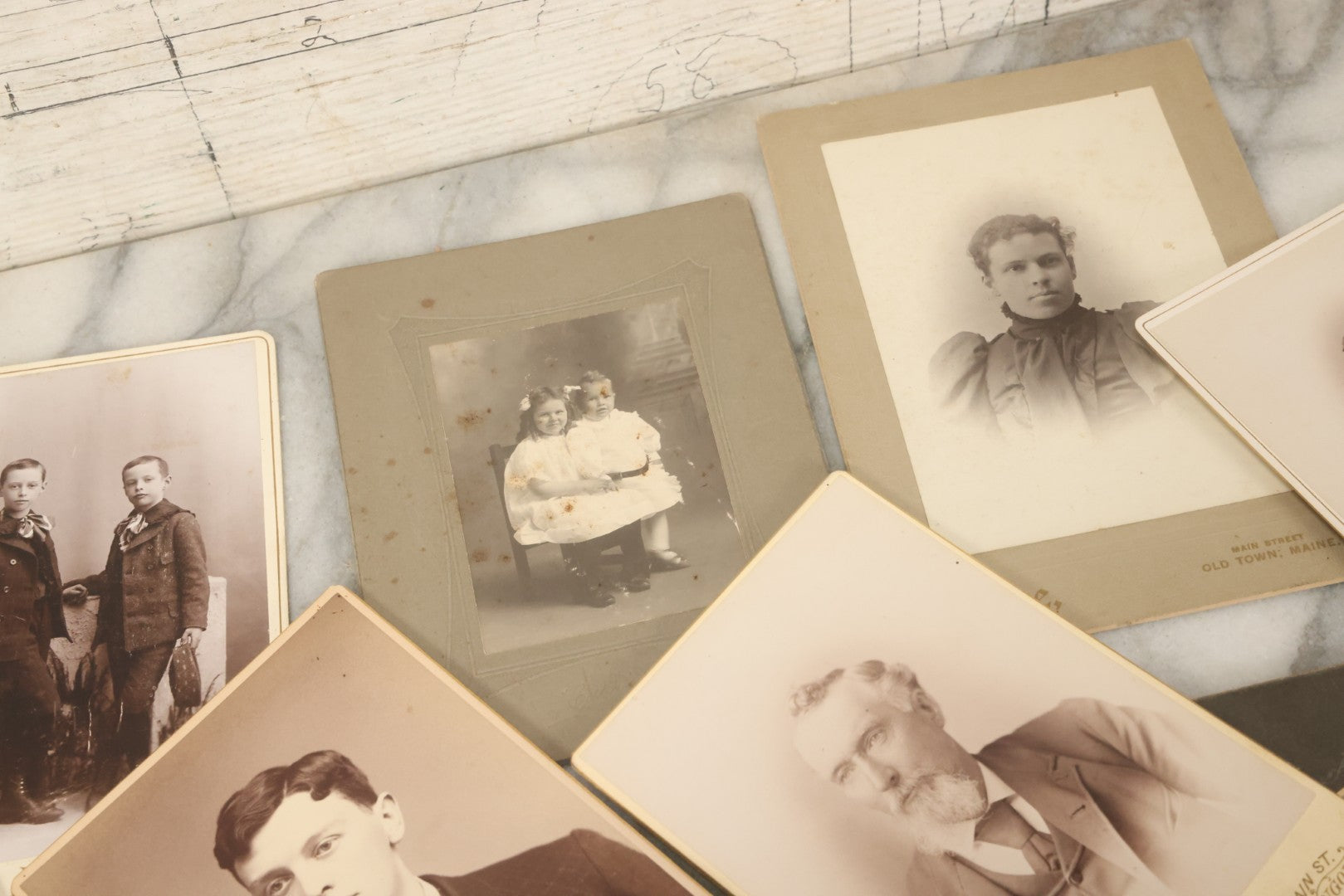 Lot 121 - Grouping Of 23 Antique Cabinet Card And Boarded Photographs Of Men, Women And Children, Including Class Of Graduates From Waterbury, Vermont