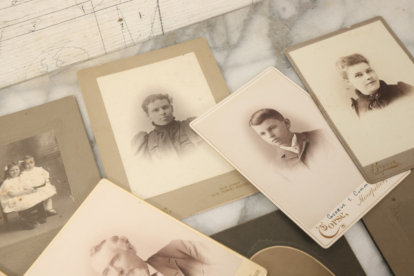 Lot 121 - Grouping Of 23 Antique Cabinet Card And Boarded Photographs Of Men, Women And Children, Including Class Of Graduates From Waterbury, Vermont