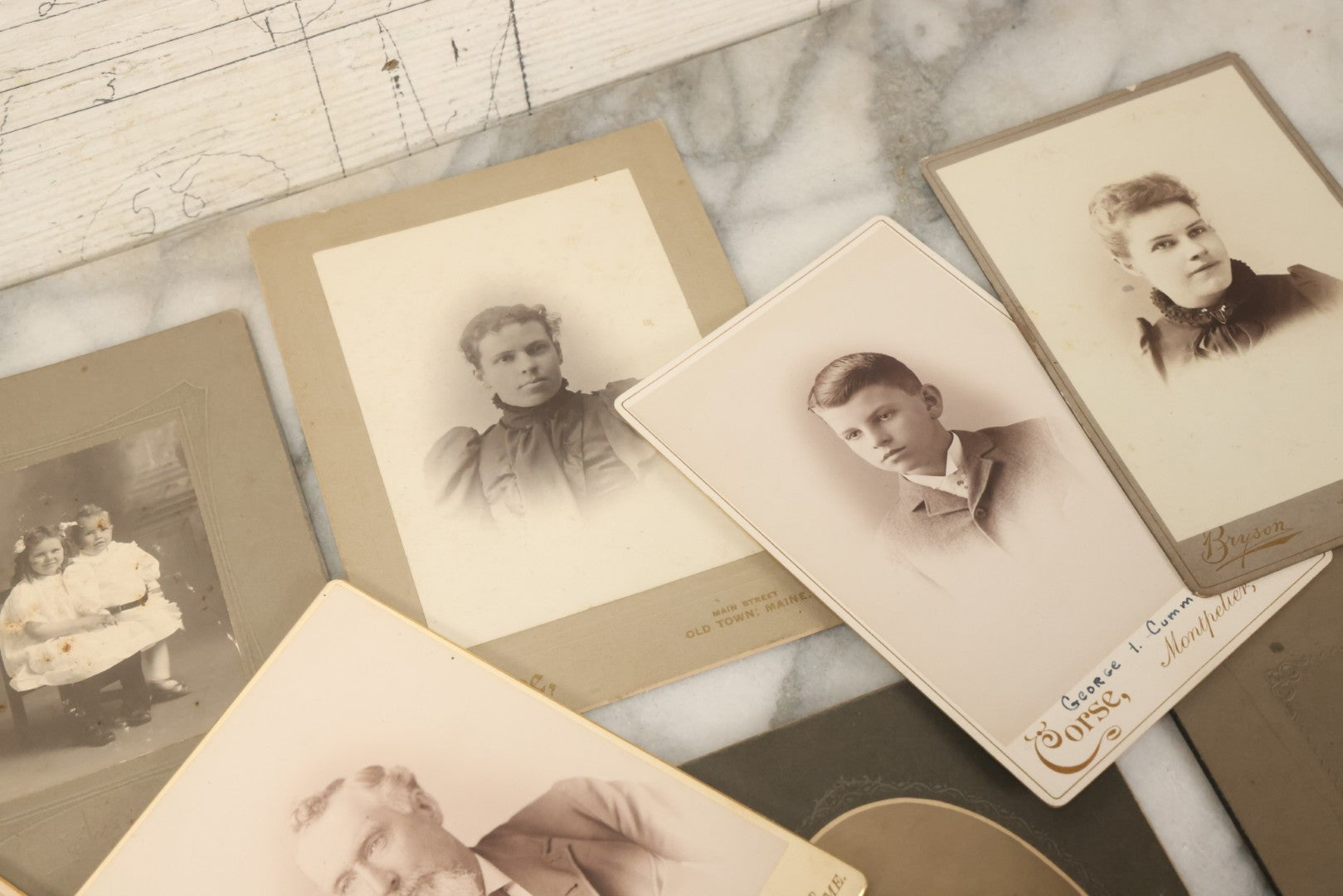 Lot 121 - Grouping Of 23 Antique Cabinet Card And Boarded Photographs Of Men, Women And Children, Including Class Of Graduates From Waterbury, Vermont