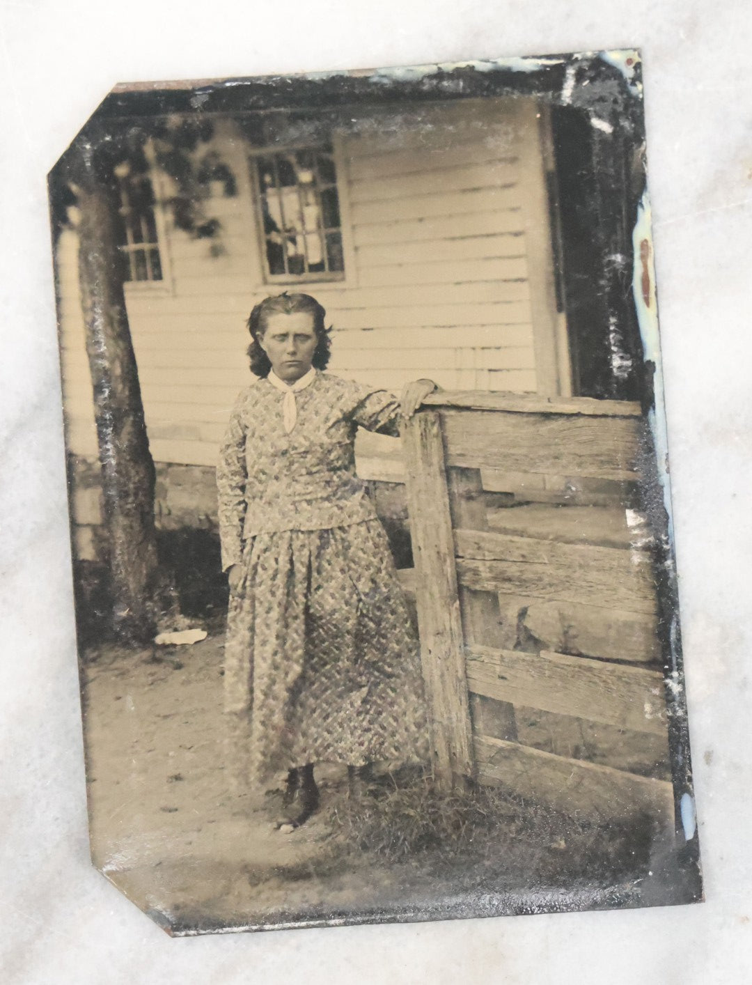Lot 054 - Grouping Of 6 Antique Tintype Photographs Taken Outdoors, Of Men Women And Children