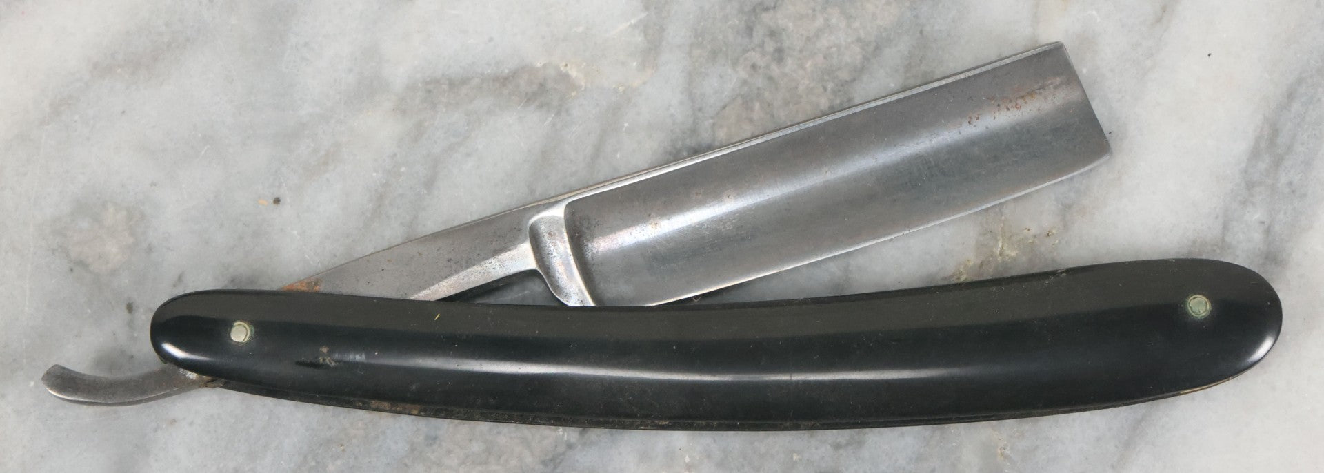 Lot 090 - Antique New Old Stock N.O.S. Taylor's "The 1000 Razor" Manufactured By Needham, Veall, & Tyzack, Sheffield England, With Witness Trademark In Original Tin