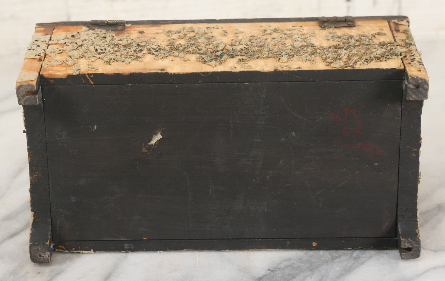 Lot 101 - Antique Wooden Box With Chippy Paint And Metal Adornment Featuring Man In Hat