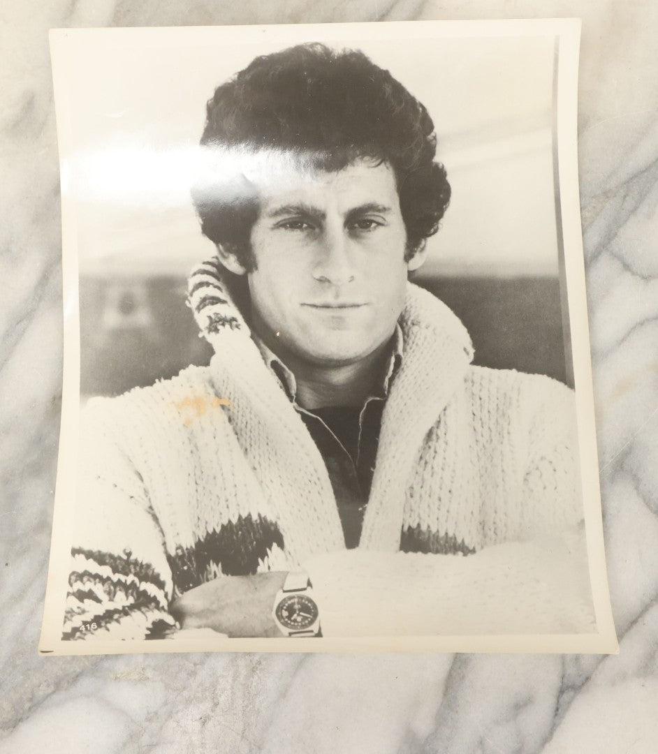 Lot 108 - Grouping Of 21 Vintage Promotional Press Photos Of Various Celebrities, Actors, Wrestlers, Etc., Including Farrah Fawcett, Bee Gees, Henry Winkler, Etc., Circa 1970s