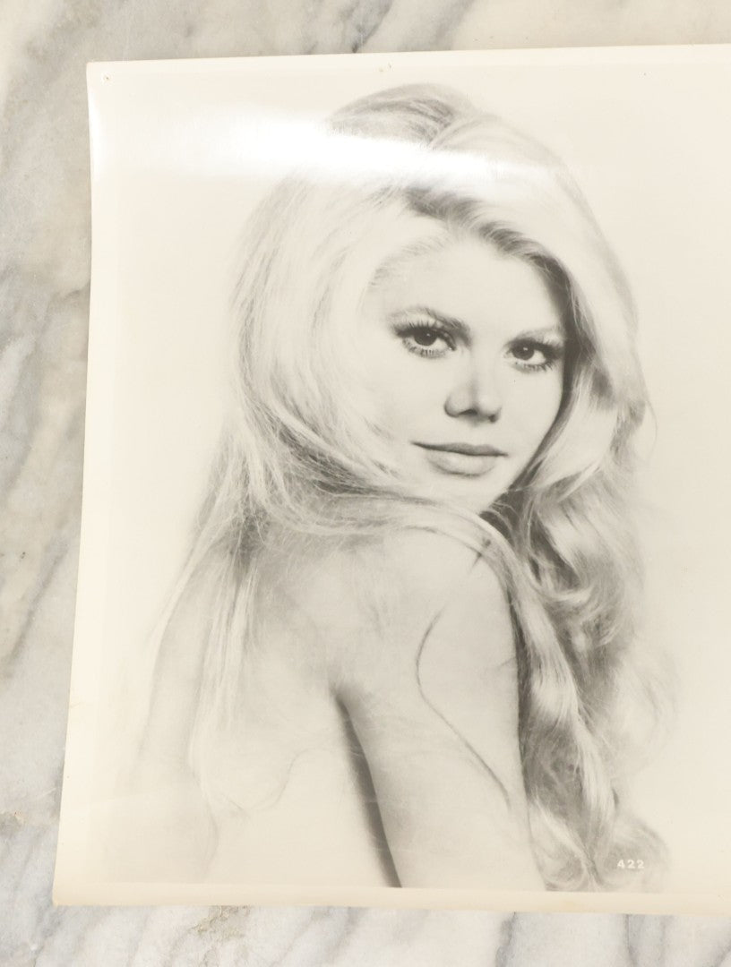 Lot 108 - Grouping Of 21 Vintage Promotional Press Photos Of Various Celebrities, Actors, Wrestlers, Etc., Including Farrah Fawcett, Bee Gees, Henry Winkler, Etc., Circa 1970s