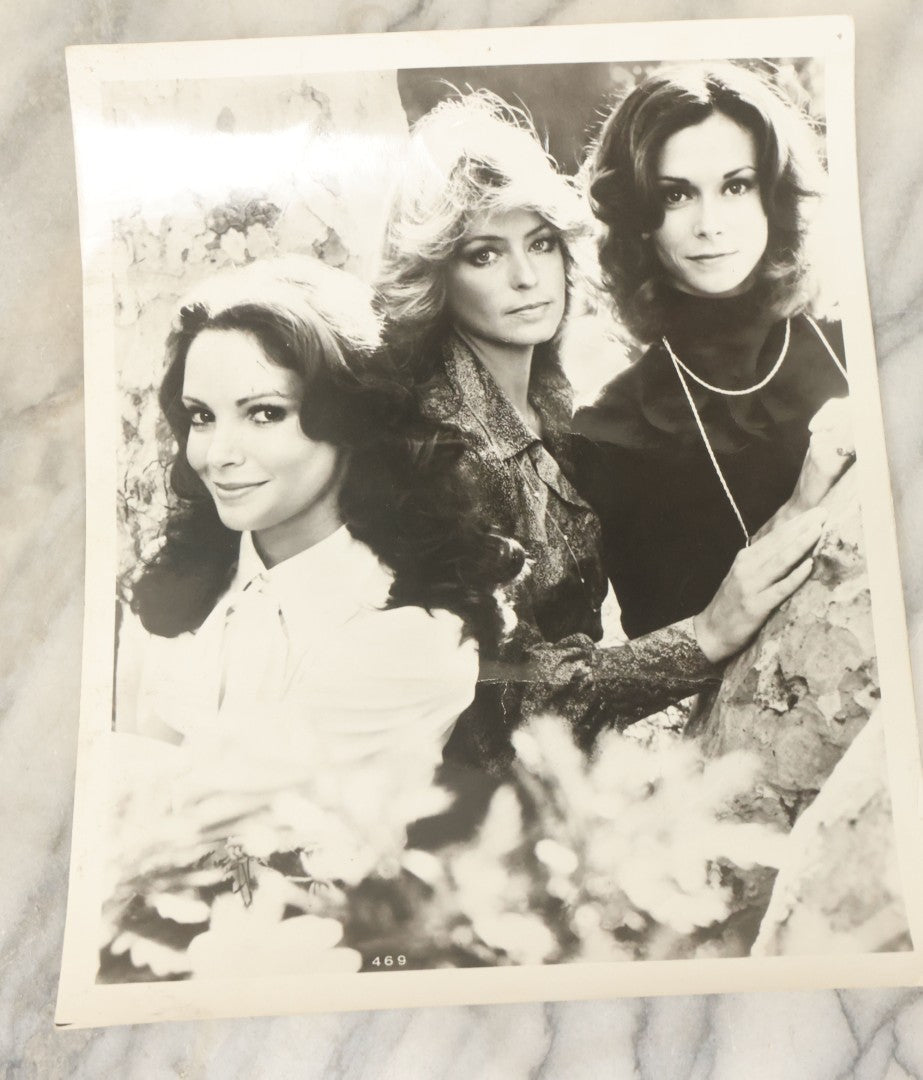 Lot 108 - Grouping Of 21 Vintage Promotional Press Photos Of Various Celebrities, Actors, Wrestlers, Etc., Including Farrah Fawcett, Bee Gees, Henry Winkler, Etc., Circa 1970s