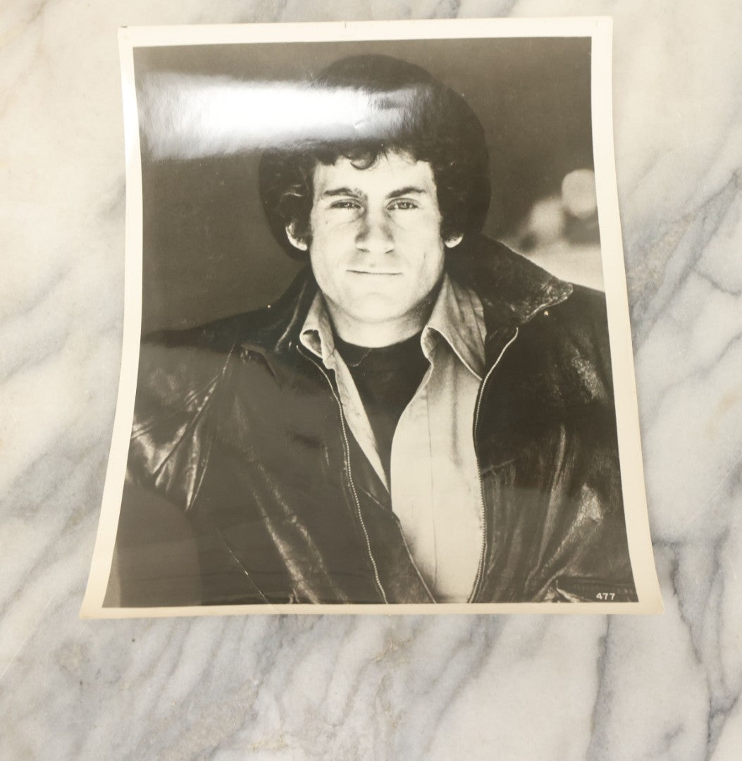 Lot 108 - Grouping Of 21 Vintage Promotional Press Photos Of Various Celebrities, Actors, Wrestlers, Etc., Including Farrah Fawcett, Bee Gees, Henry Winkler, Etc., Circa 1970s