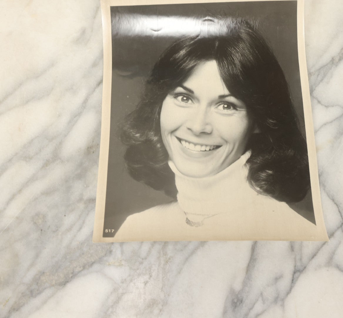 Lot 108 - Grouping Of 21 Vintage Promotional Press Photos Of Various Celebrities, Actors, Wrestlers, Etc., Including Farrah Fawcett, Bee Gees, Henry Winkler, Etc., Circa 1970s