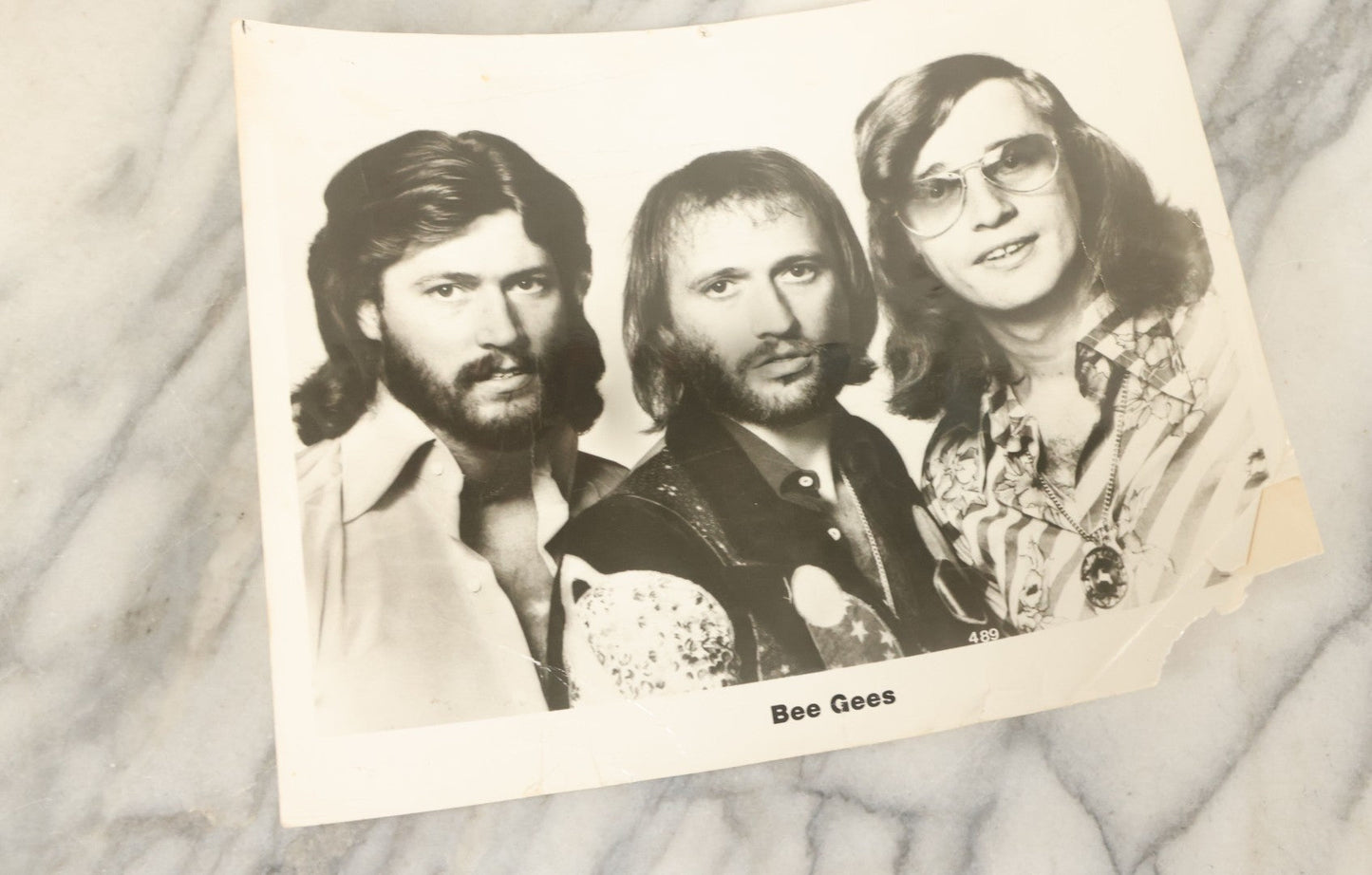 Lot 108 - Grouping Of 21 Vintage Promotional Press Photos Of Various Celebrities, Actors, Wrestlers, Etc., Including Farrah Fawcett, Bee Gees, Henry Winkler, Etc., Circa 1970s