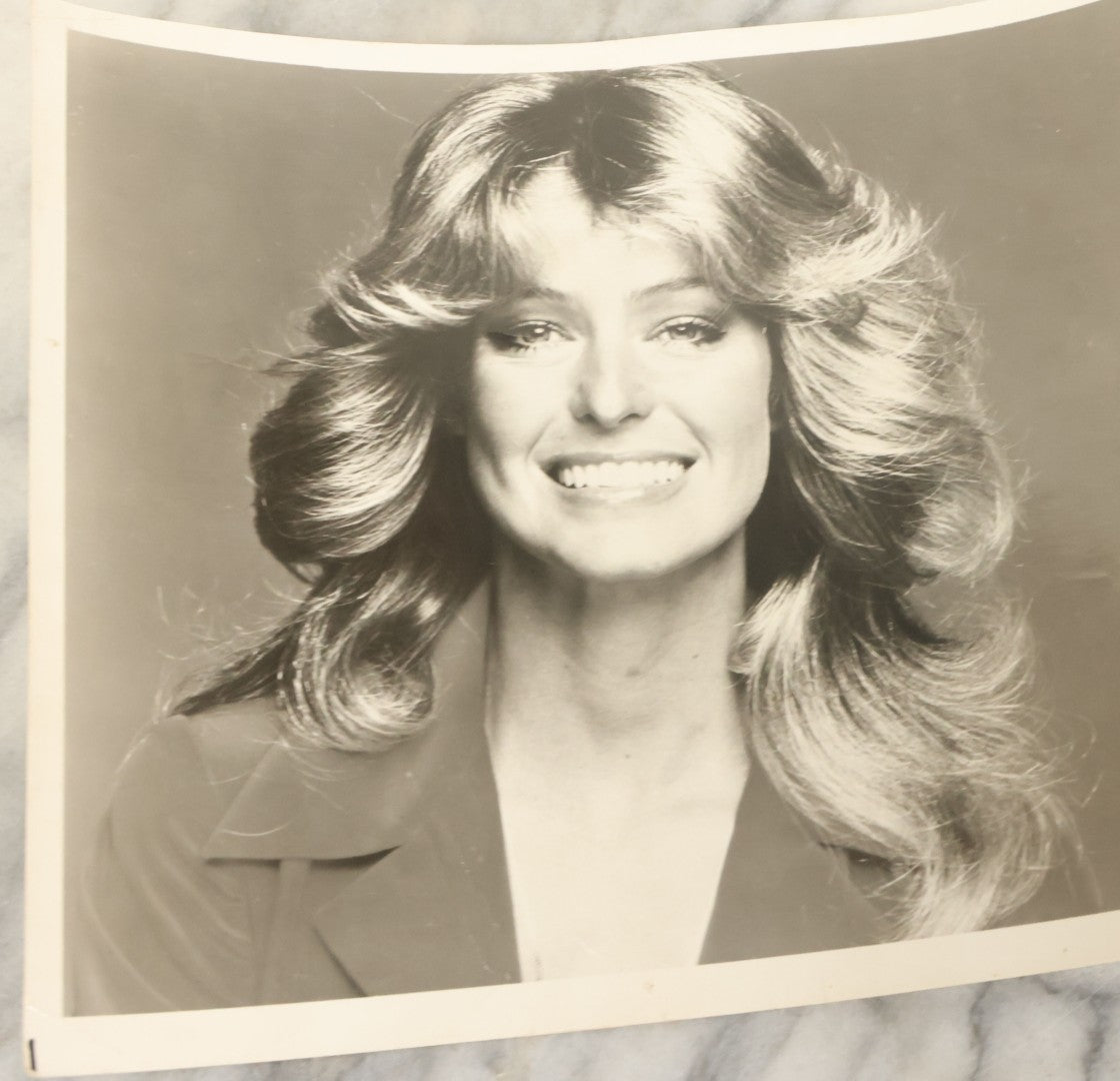 Lot 108 - Grouping Of 21 Vintage Promotional Press Photos Of Various Celebrities, Actors, Wrestlers, Etc., Including Farrah Fawcett, Bee Gees, Henry Winkler, Etc., Circa 1970s
