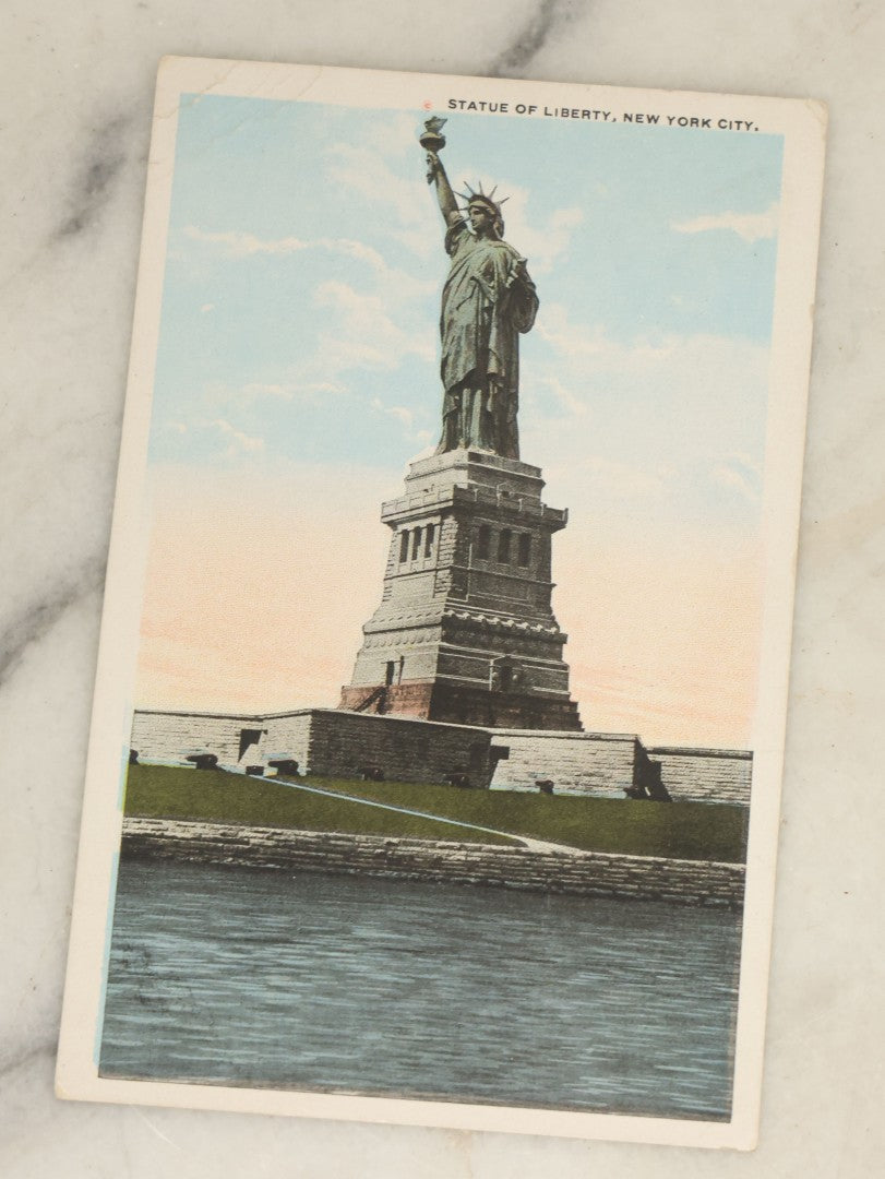Lot 122 - Grouping Of Twelve Vintage Postcards Souvenir Postcards From New York City, New York, Including The Statue Of Liberty, Times Square, The Chrysler Building, Etc., Circa 1940s