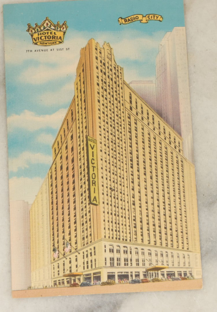 Lot 122 - Grouping Of Twelve Vintage Postcards Souvenir Postcards From New York City, New York, Including The Statue Of Liberty, Times Square, The Chrysler Building, Etc., Circa 1940s