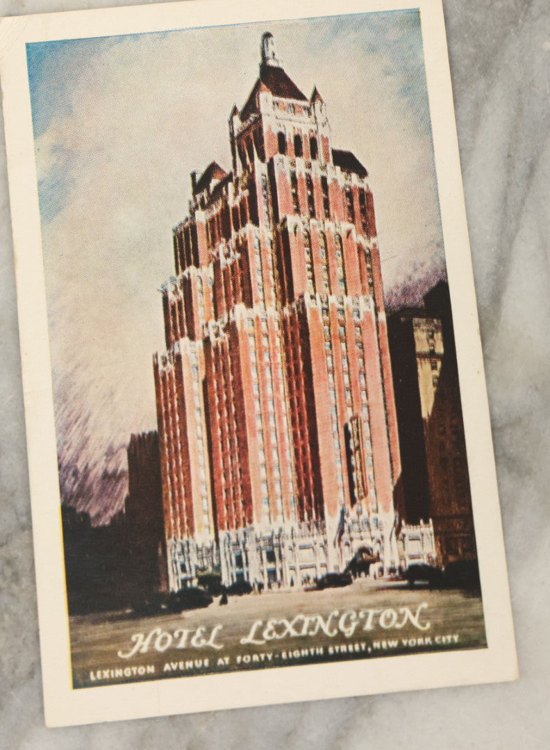 Lot 122 - Grouping Of Twelve Vintage Postcards Souvenir Postcards From New York City, New York, Including The Statue Of Liberty, Times Square, The Chrysler Building, Etc., Circa 1940s