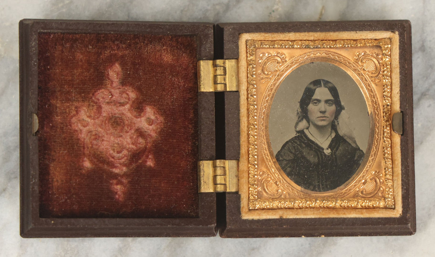 Lot 014 - Antique 1/16th Plate Ruby Ambrotype Photograph Of A Pretty Young Woman With A Long Ribbon In Her Hair In A Pictorial Thermoplastic Case Manufactured By Hoolmes, Booth, & Haydens' Daguerreotype, Photographic, And Ambrotype Goods