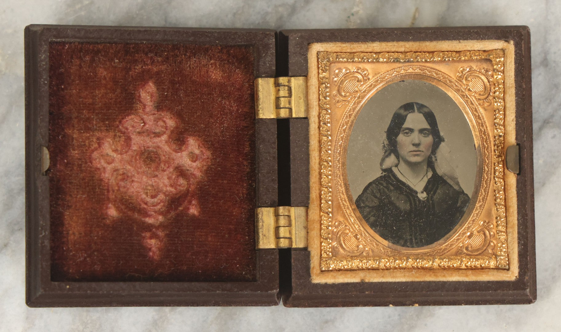 Lot 014 - Antique 1/16th Plate Ruby Ambrotype Photograph Of A Pretty Young Woman With A Long Ribbon In Her Hair In A Pictorial Thermoplastic Case Manufactured By Hoolmes, Booth, & Haydens' Daguerreotype, Photographic, And Ambrotype Goods
