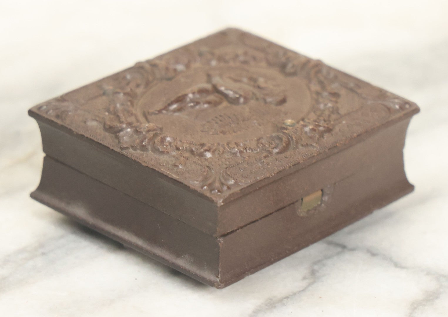 Lot 014 - Antique 1/16th Plate Ruby Ambrotype Photograph Of A Pretty Young Woman With A Long Ribbon In Her Hair In A Pictorial Thermoplastic Case Manufactured By Hoolmes, Booth, & Haydens' Daguerreotype, Photographic, And Ambrotype Goods