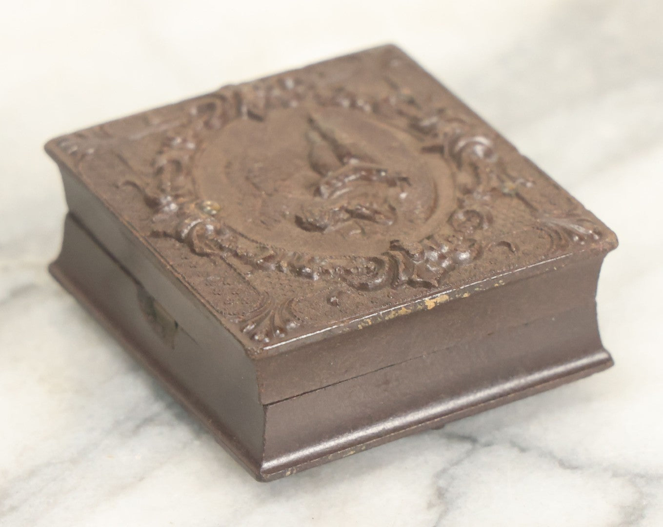 Lot 014 - Antique 1/16th Plate Ruby Ambrotype Photograph Of A Pretty Young Woman With A Long Ribbon In Her Hair In A Pictorial Thermoplastic Case Manufactured By Hoolmes, Booth, & Haydens' Daguerreotype, Photographic, And Ambrotype Goods