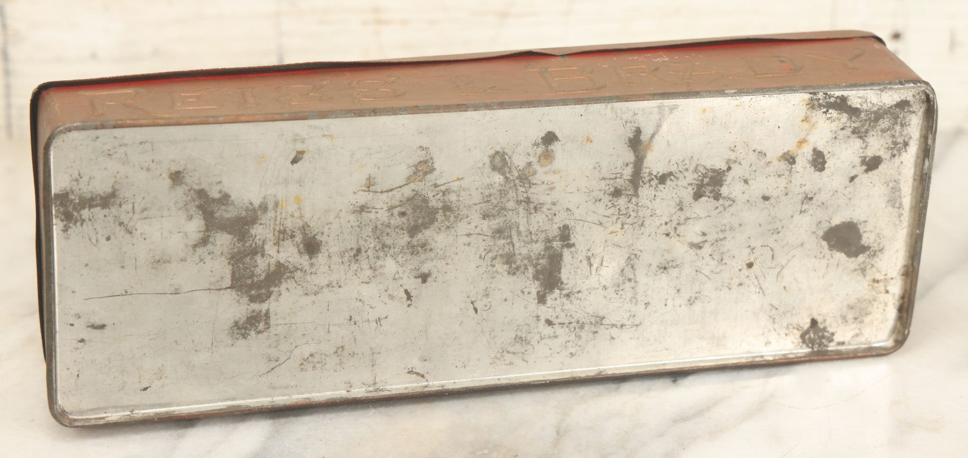 Lot 026 - Antique Reiss & Brady Cresca Extra Fancy Cluster Raisins Embossed Tin, New York And Bordeaux, Packed In Malaga Spain, 