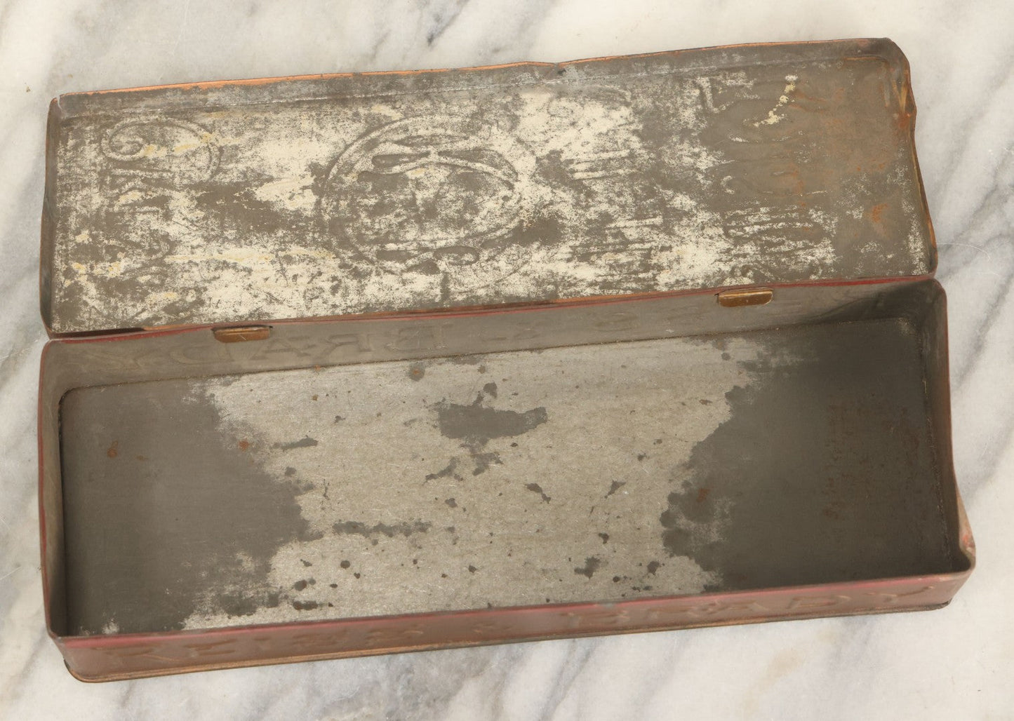 Lot 026 - Antique Reiss & Brady Cresca Extra Fancy Cluster Raisins Embossed Tin, New York And Bordeaux, Packed In Malaga Spain, 