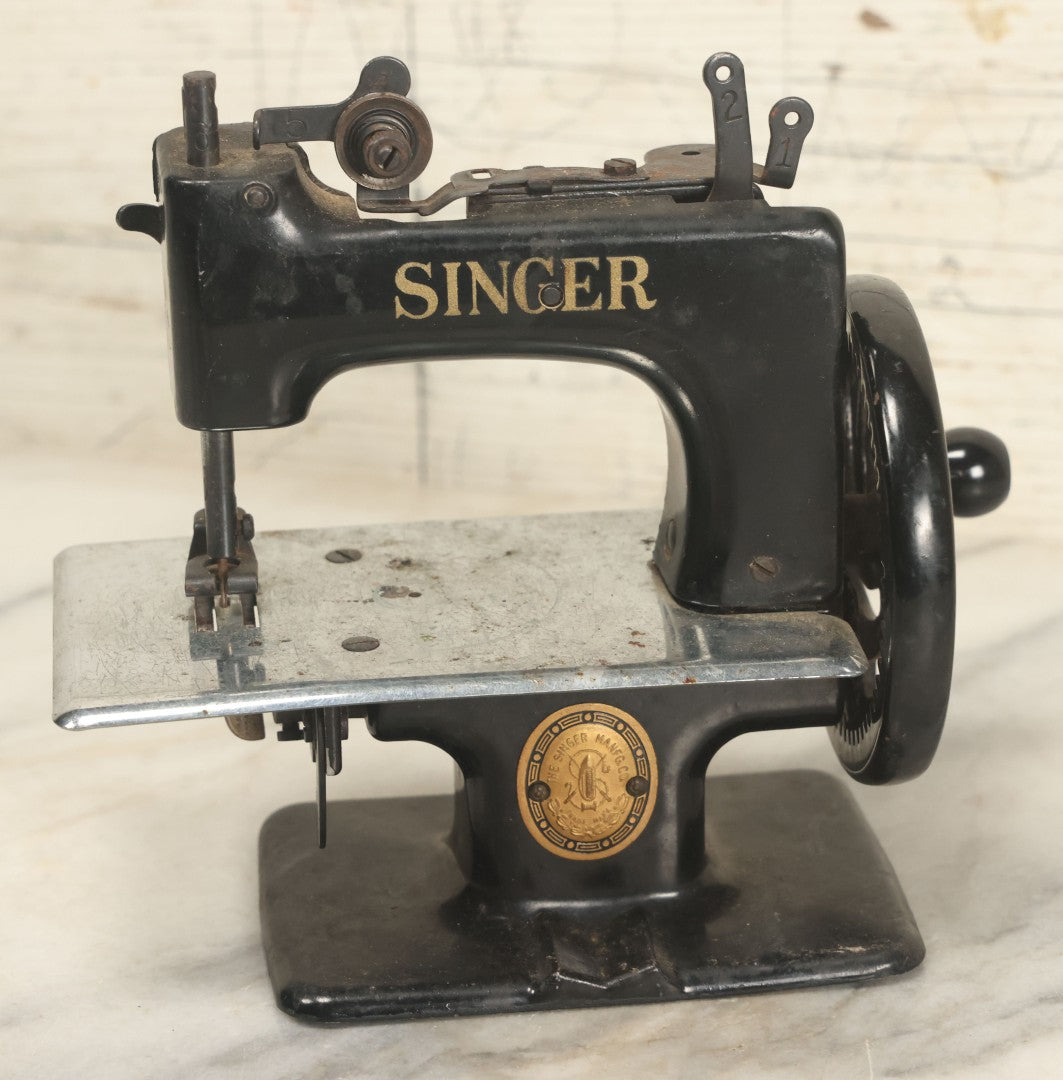 Lot 034 - Vintage Miniature Hand Crank Singer Sewing Machine, By The Singer Manufacturing Company, Unknown Model