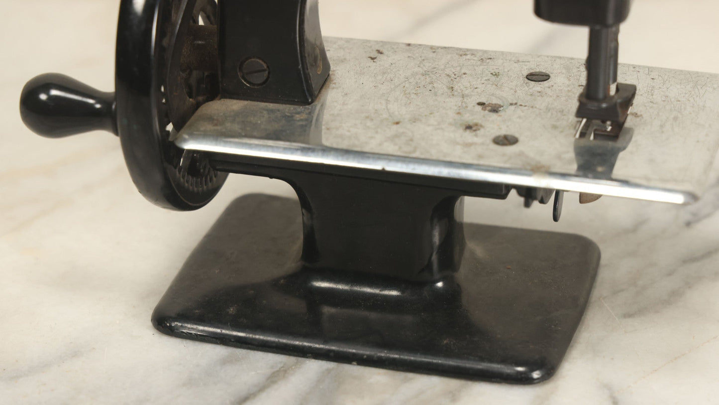 Lot 034 - Vintage Miniature Hand Crank Singer Sewing Machine, By The Singer Manufacturing Company, Unknown Model