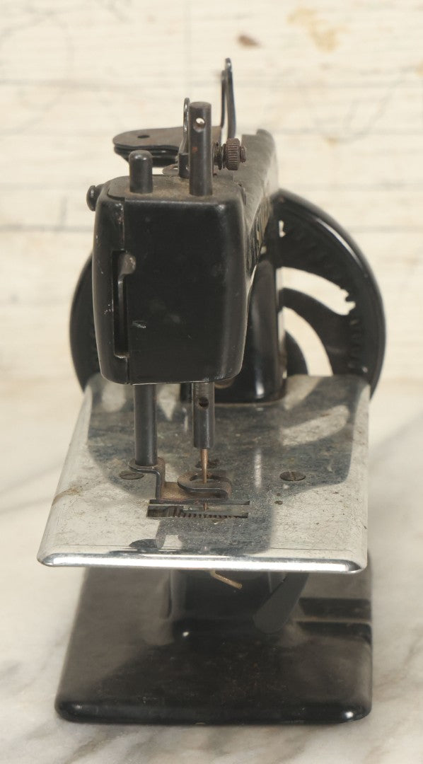 Lot 034 - Vintage Miniature Hand Crank Singer Sewing Machine, By The Singer Manufacturing Company, Unknown Model