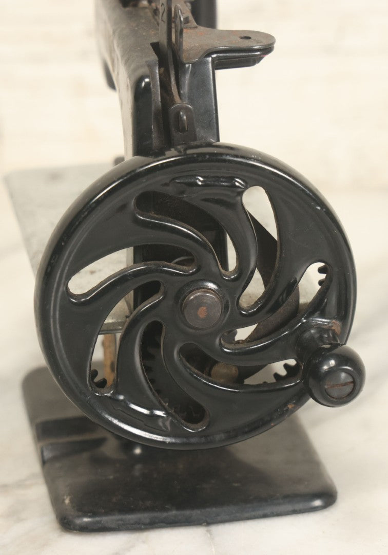 Lot 034 - Vintage Miniature Hand Crank Singer Sewing Machine, By The Singer Manufacturing Company, Unknown Model