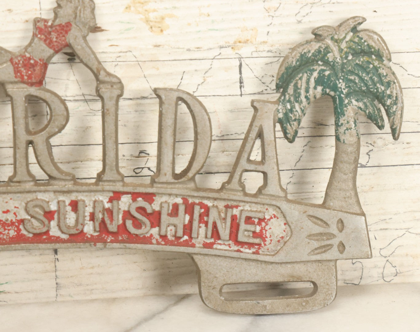 Lot 036 - Vintage Cast Aluminum Florida "Land Of Sunshine" License Plate Topper With Beach Babe In Bikini, Remnants Of Red And Green Paint