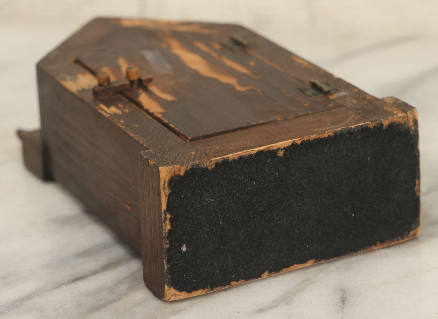 Lot 045 - Vintage Steeple Clock Style Pocket Watch Display Holder With Westclox Bull's Eye Pocket Watch (Not Working), Beehive Motif, Identification, Dated 1960