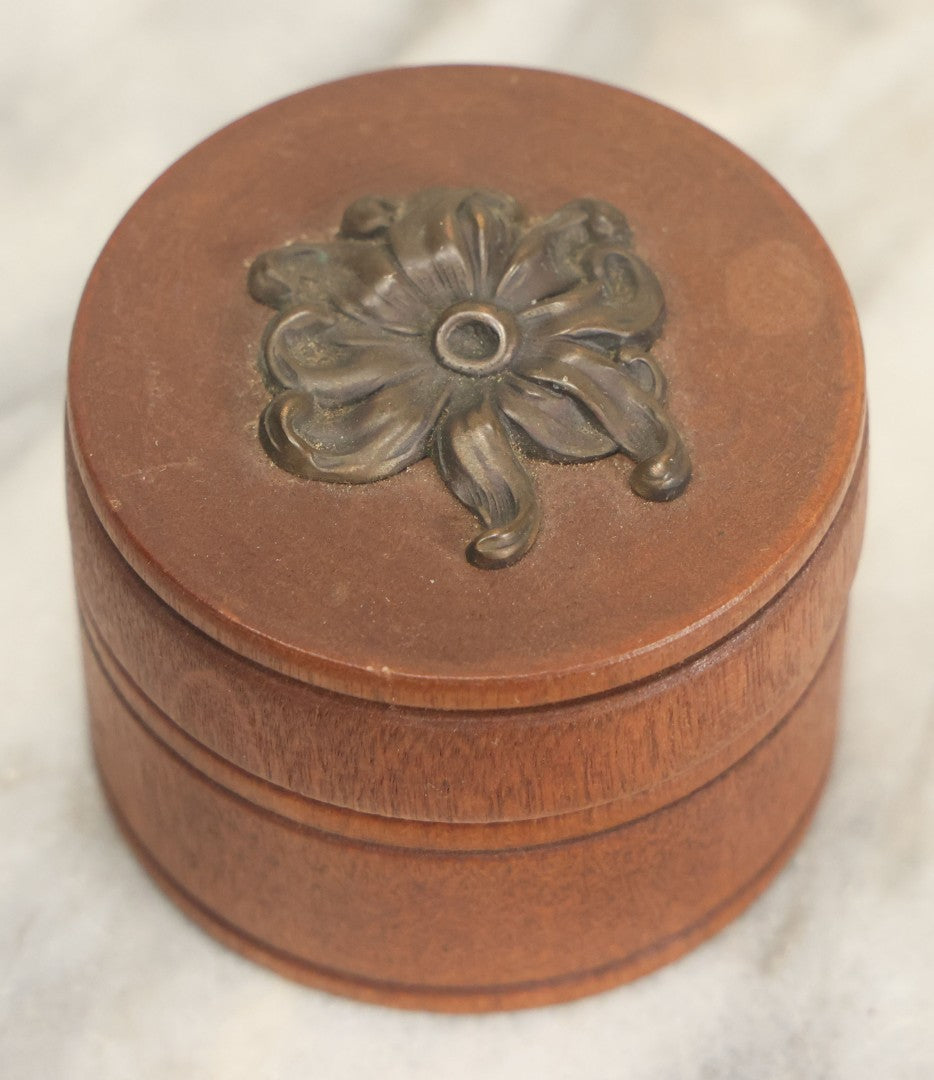 Lot 047 - Antique Turned Wood Dresser Box With Lid, Applied Metal Flower Decoration