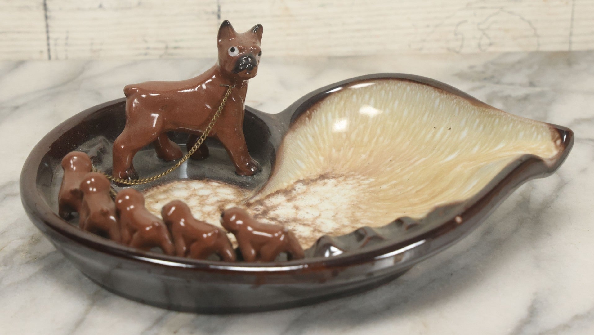 Lot 030 - Vintage Mid-Century Boxer Dog With Puppies Ashtray, Manufactured By Brinn's, Pittsburgh, Pennsylvania, Made In Japan