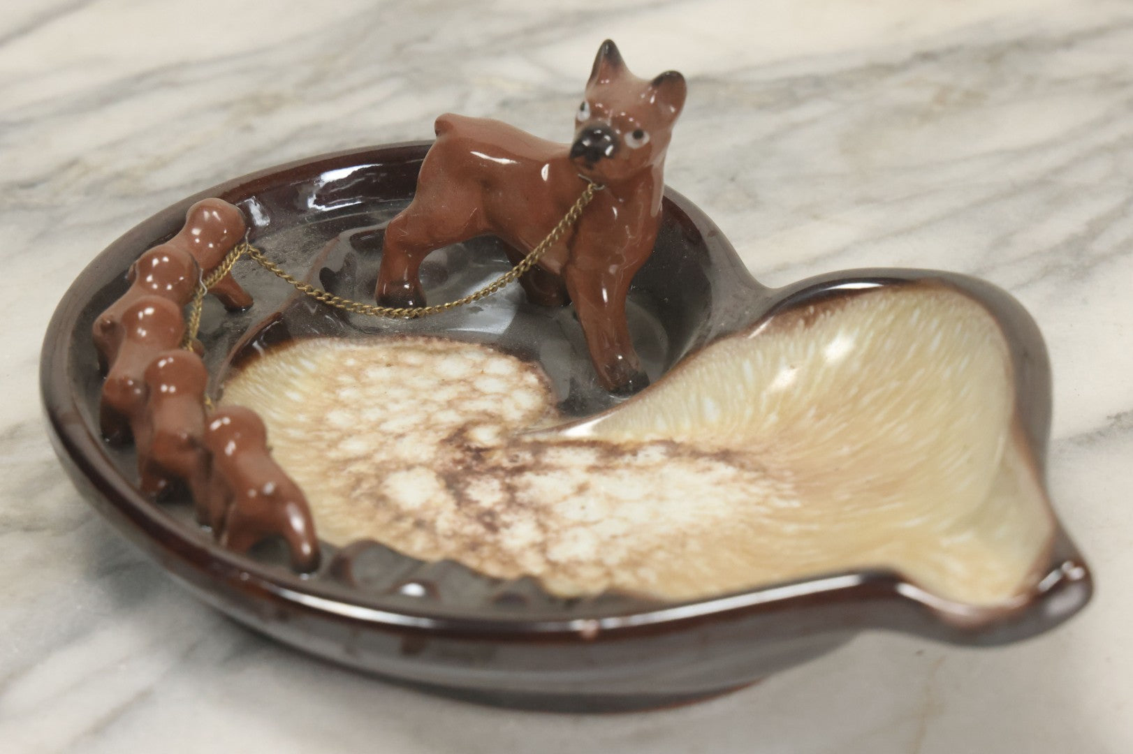 Lot 030 - Vintage Mid-Century Boxer Dog With Puppies Ashtray, Manufactured By Brinn's, Pittsburgh, Pennsylvania, Made In Japan