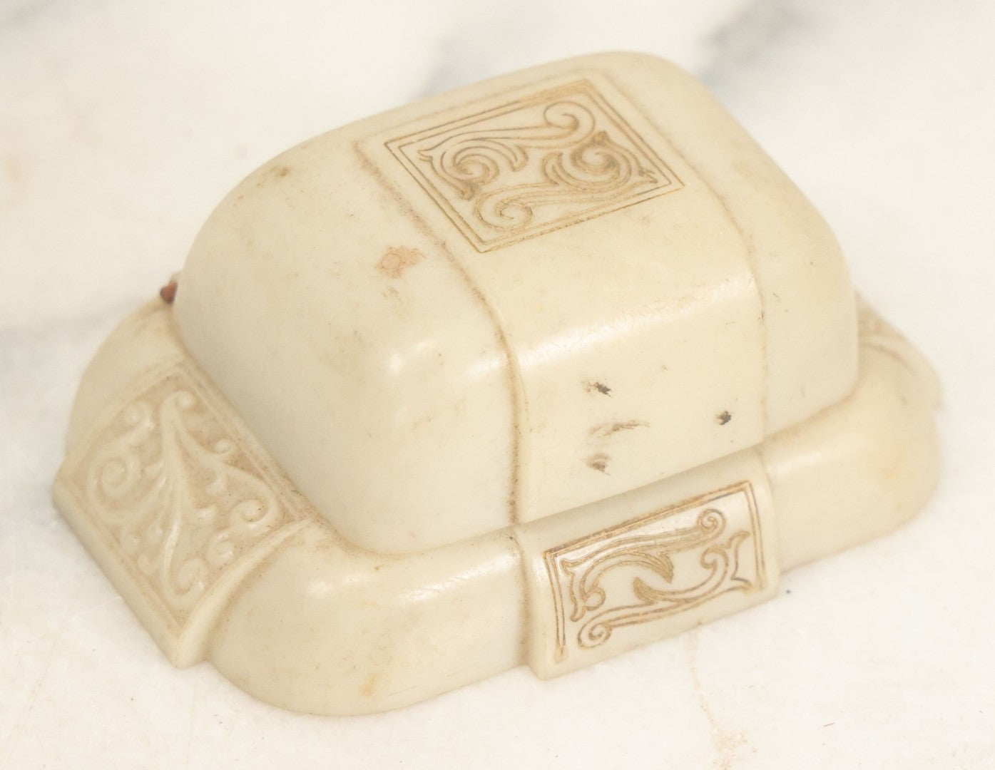 Lot 085 - Vintage Plastic Ring Box, Manufactured By Dennison, U.S.A., Patent No. 121879