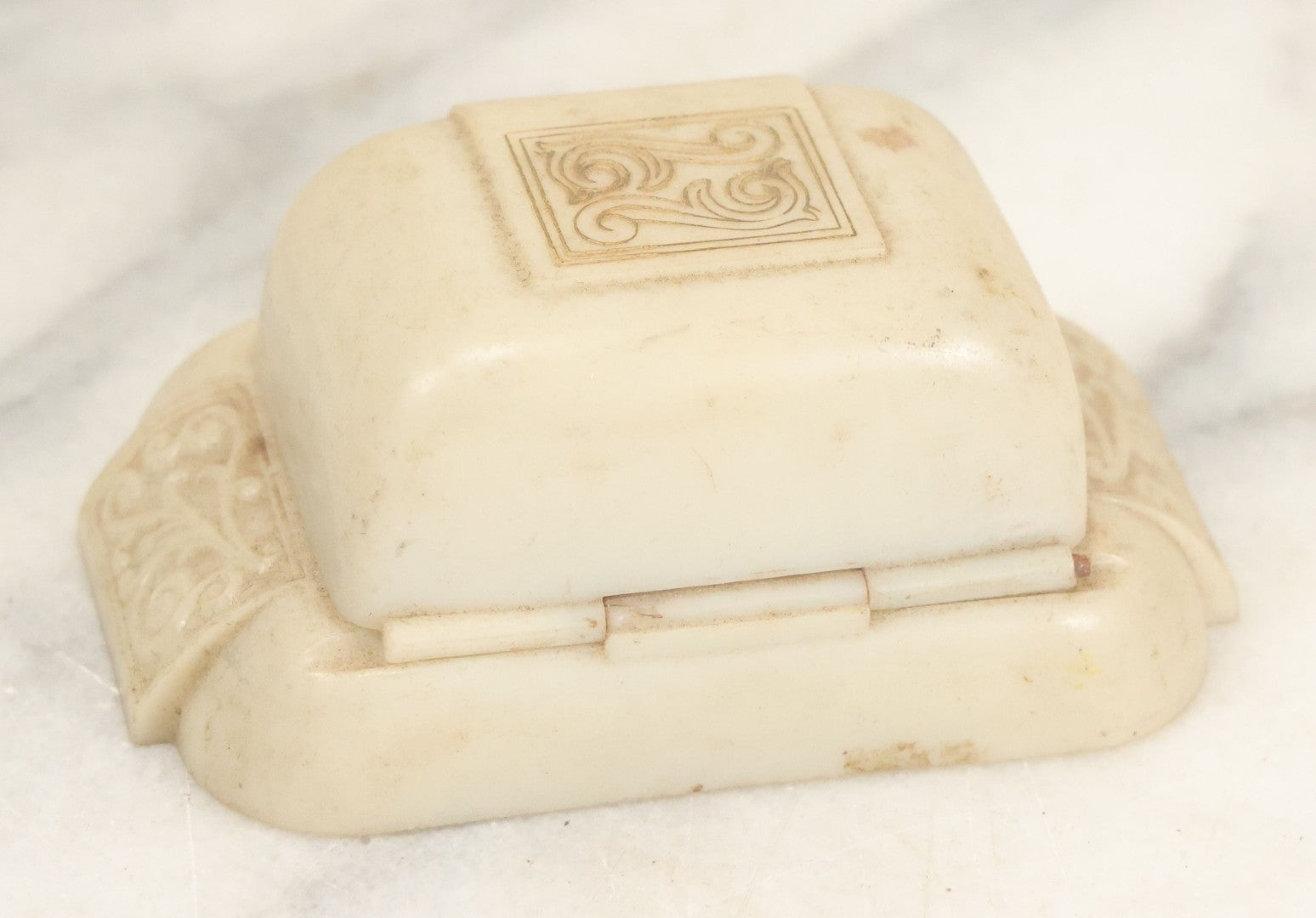 Lot 085 - Vintage Plastic Ring Box, Manufactured By Dennison, U.S.A., Patent No. 121879