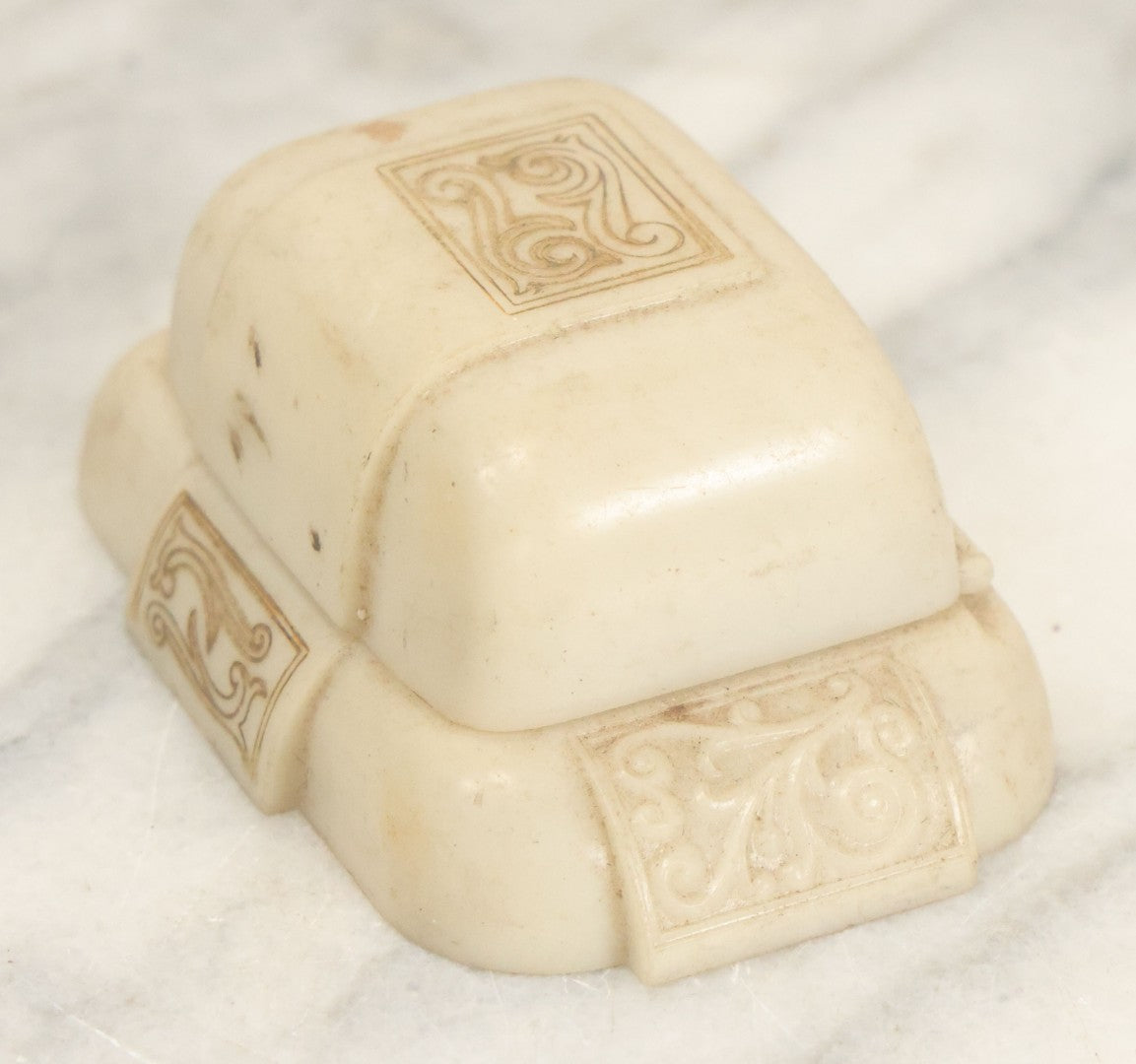 Lot 085 - Vintage Plastic Ring Box, Manufactured By Dennison, U.S.A., Patent No. 121879