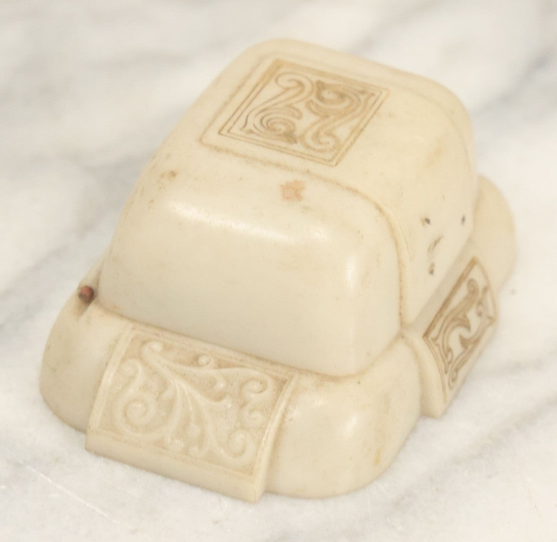 Lot 085 - Vintage Plastic Ring Box, Manufactured By Dennison, U.S.A., Patent No. 121879