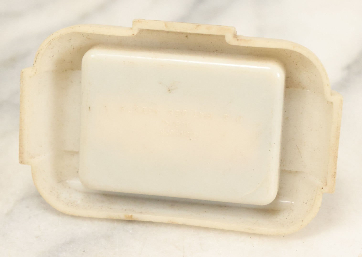 Lot 085 - Vintage Plastic Ring Box, Manufactured By Dennison, U.S.A., Patent No. 121879