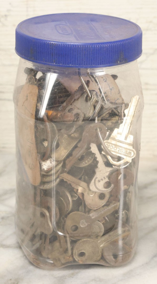 Lot 086 - Jar Lot Of Vintage Keys, As Found