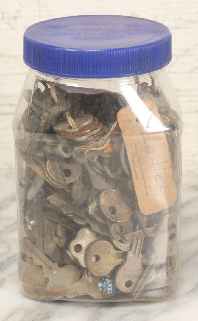 Lot 086 - Jar Lot Of Vintage Keys, As Found