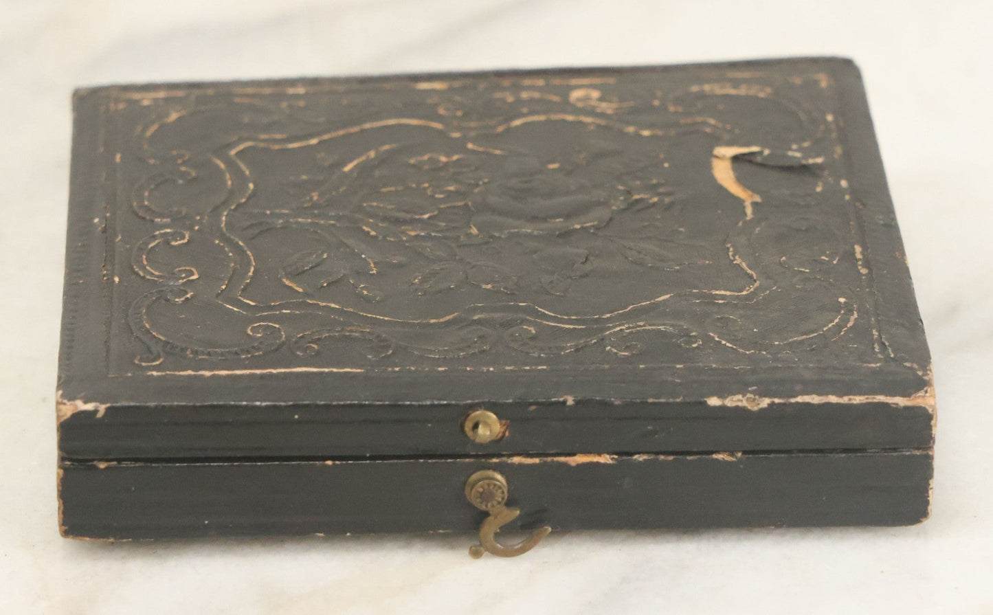 Lot 087 - Antique 1/6th Plate Ambrotype Photograph Of A Woman And Her Young Child, In Full Leatherette Union Case