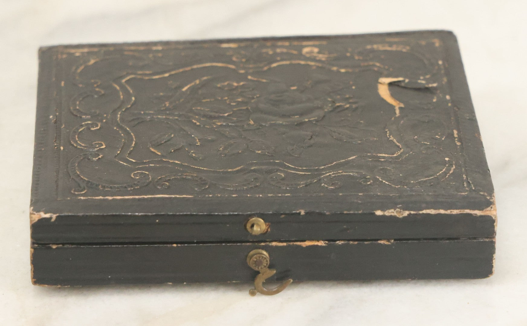 Lot 087 - Antique 1/6th Plate Ambrotype Photograph Of A Woman And Her Young Child, In Full Leatherette Union Case