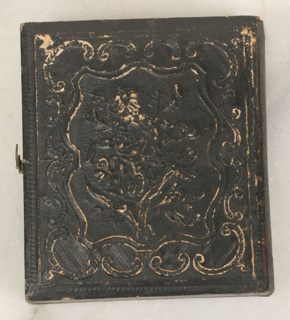 Lot 087 - Antique 1/6th Plate Ambrotype Photograph Of A Woman And Her Young Child, In Full Leatherette Union Case