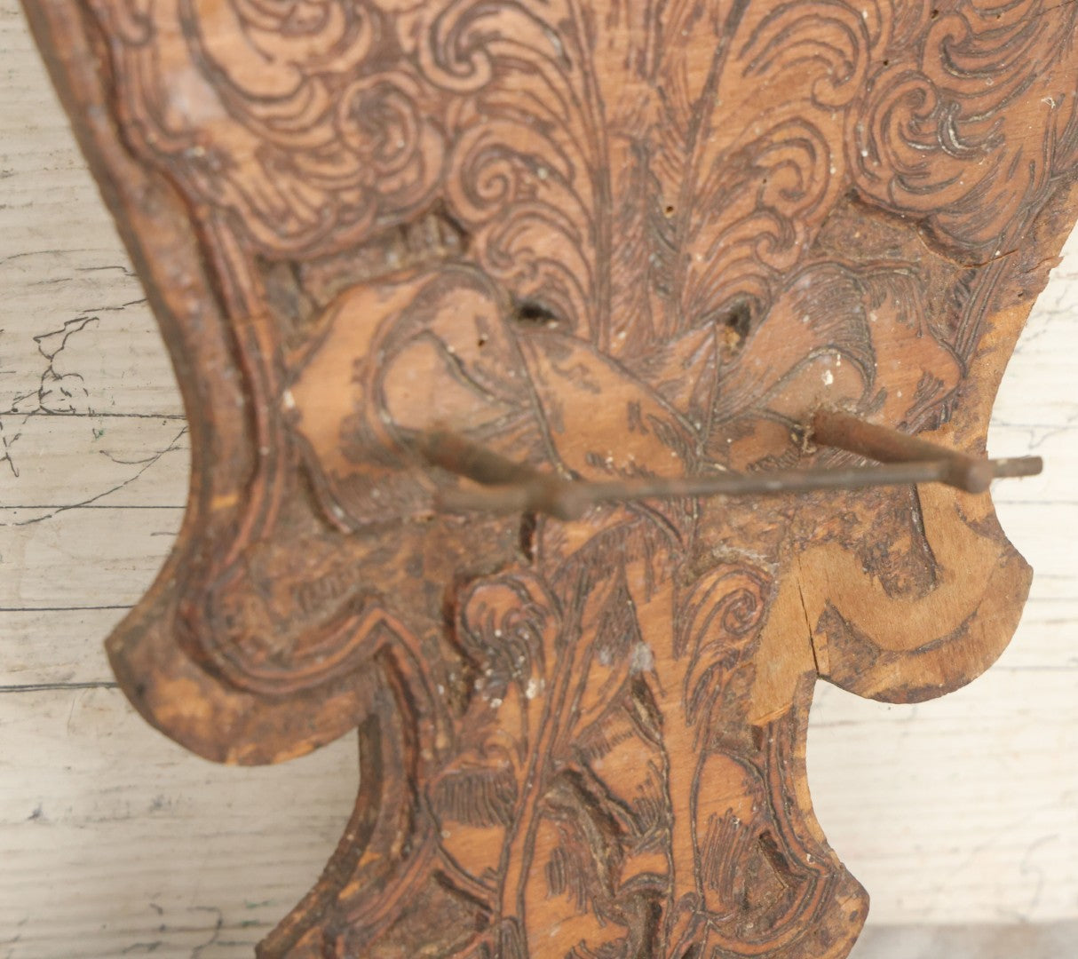 Lot 077 - Antique Wood Burned Pyrography Wall Hanging Plaque Fleur-De-Lis Tie Rack, Flemish Art Co., New York, No. 315, 8-1/4" x 12-3/4"