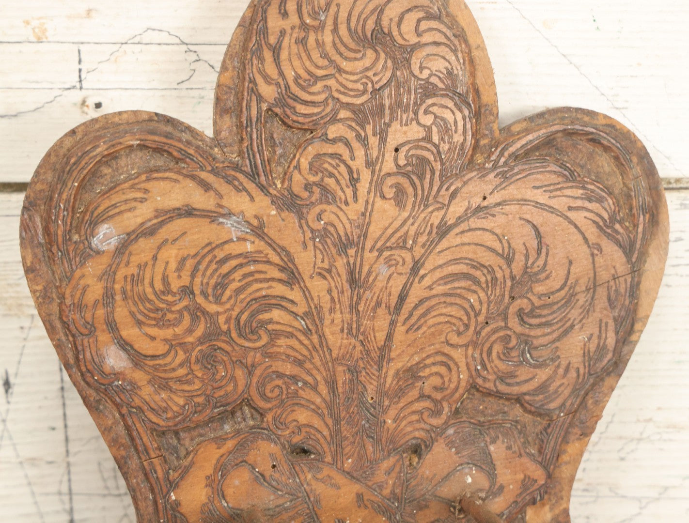 Lot 077 - Antique Wood Burned Pyrography Wall Hanging Plaque Fleur-De-Lis Tie Rack, Flemish Art Co., New York, No. 315, 8-1/4" x 12-3/4"
