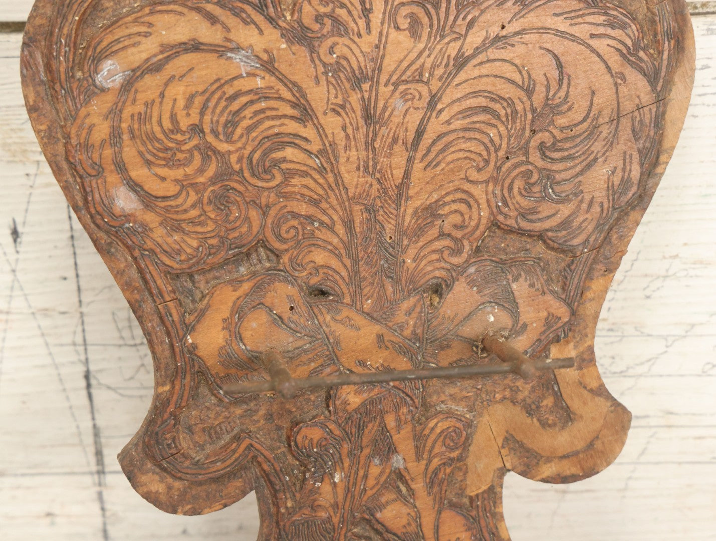 Lot 077 - Antique Wood Burned Pyrography Wall Hanging Plaque Fleur-De-Lis Tie Rack, Flemish Art Co., New York, No. 315, 8-1/4" x 12-3/4"