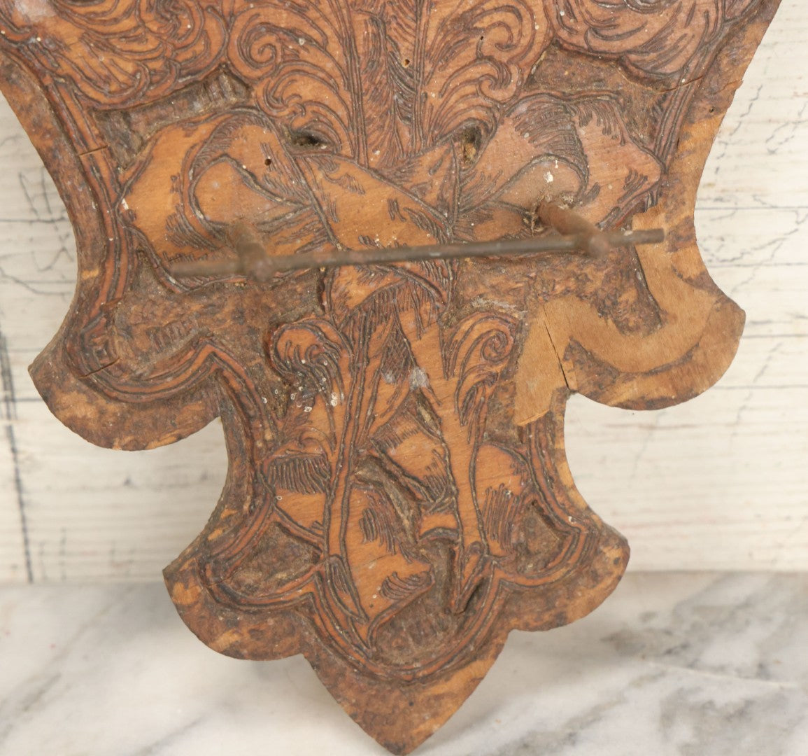 Lot 077 - Antique Wood Burned Pyrography Wall Hanging Plaque Fleur-De-Lis Tie Rack, Flemish Art Co., New York, No. 315, 8-1/4" x 12-3/4"