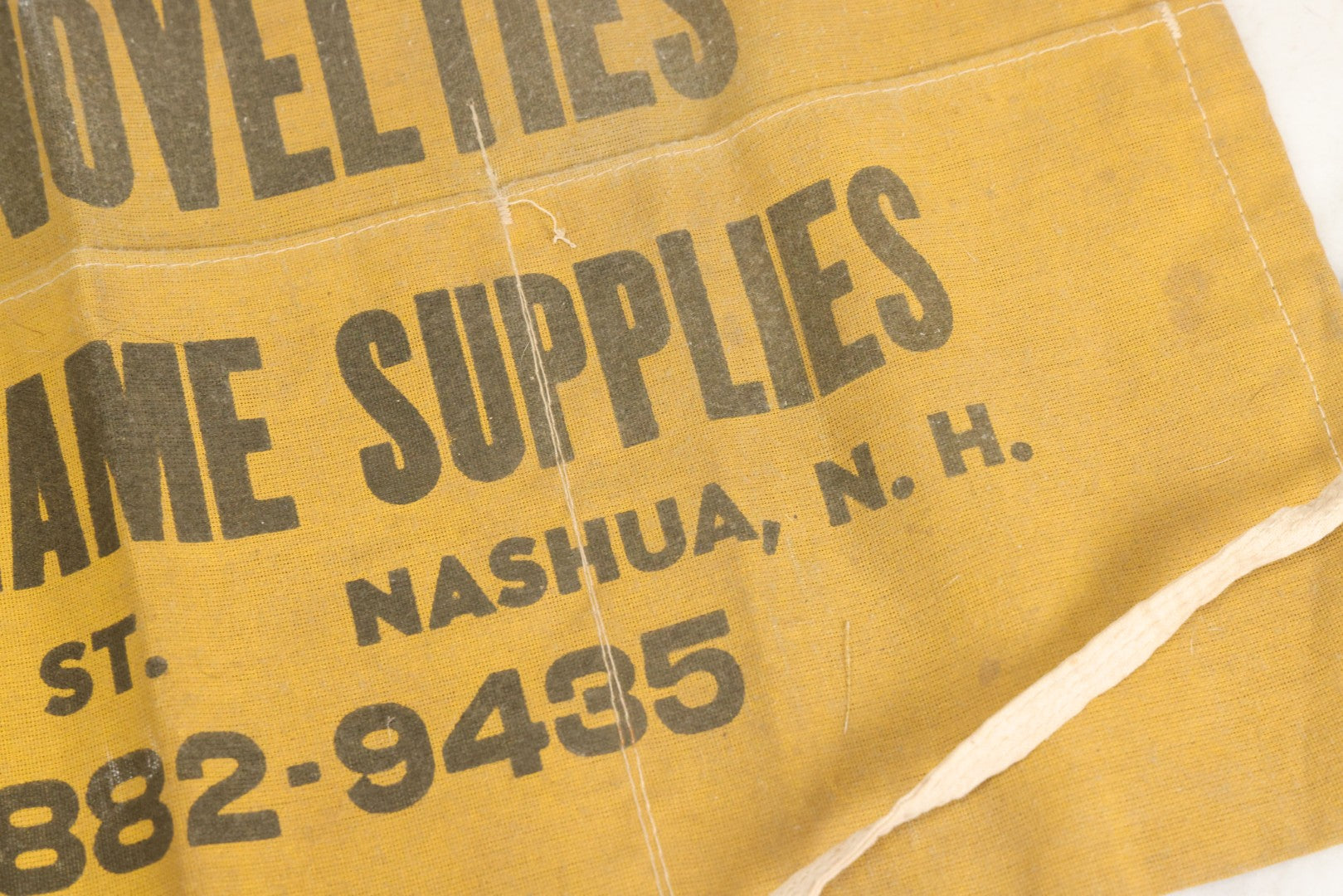 Lot 080 - Vintage Ray's Novelties Bingo And Game Supplies Cashier Salesman's Apron, Nashua, New Hampshire