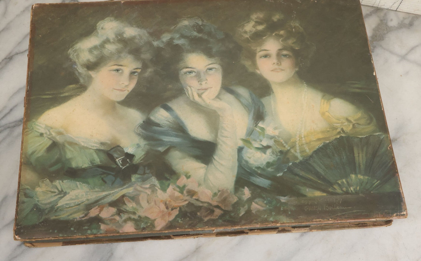 Lot 084 - Antique Large Size Chocolate Box With Cover Art Of Three Beautiful Edwardian Women Titled "At The Opera" By Philip Boileau (1863-1917), Dolly Varden Chocolate Company, Cincinnati, New York, And Saint Louis